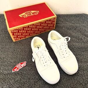 VANS - Women’s Size 9 - EXCELLENT CONDITION